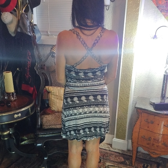 Sky Vintage Black and White Plunge Neck Sleeveless Mini Dress - Picture 5 of 6